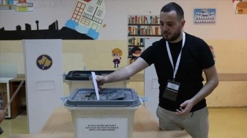 Kosova'da halk yerel seçimlerin ikinci turu için sandık başında